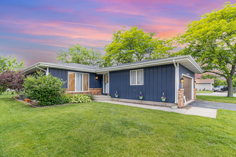 1506 Capri Ln, Dyer, IN 46311 - photo 1