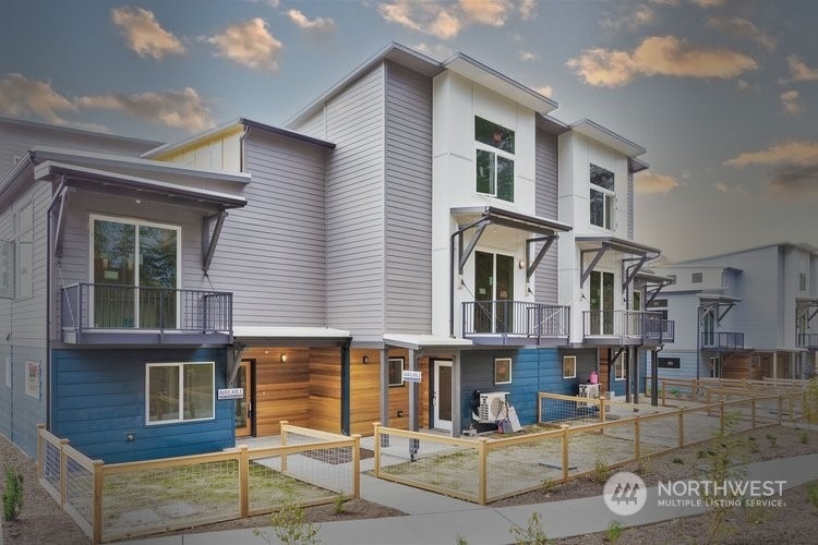 Photos are representative of builder's finished product.