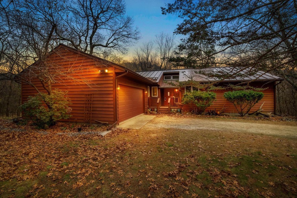 Front view W7225 Sylvester Rd Holmen