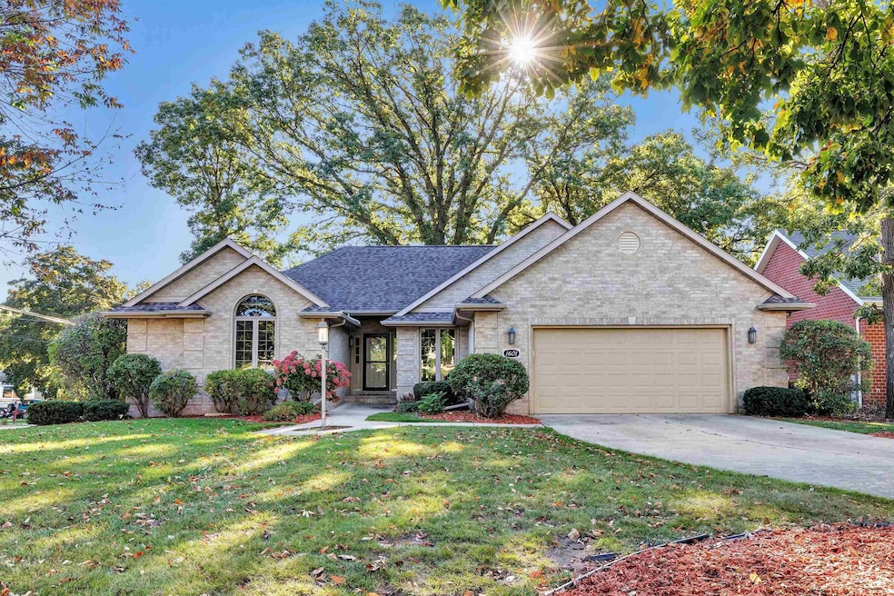 1601 Rustic Oaks Ct, Green Bay, WI 54301 - photo 1