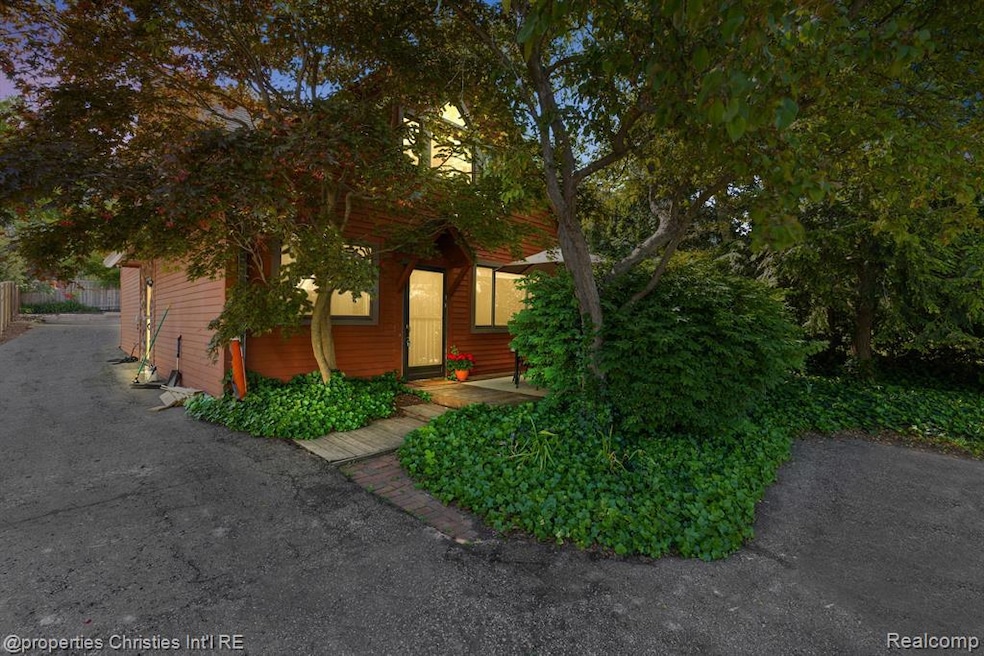 5617 Putnam Dr, West Bloomfield, MI 48323 - photo 1