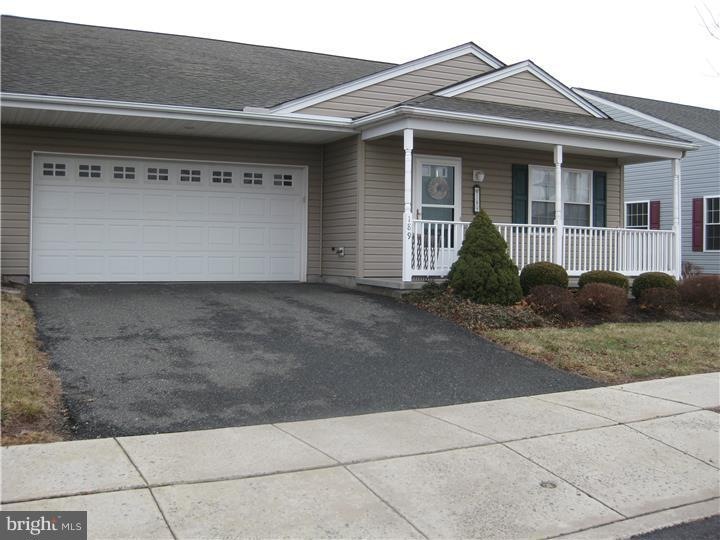 189 W Harmony Dr, Pottstown, PA 19464 - photo 1