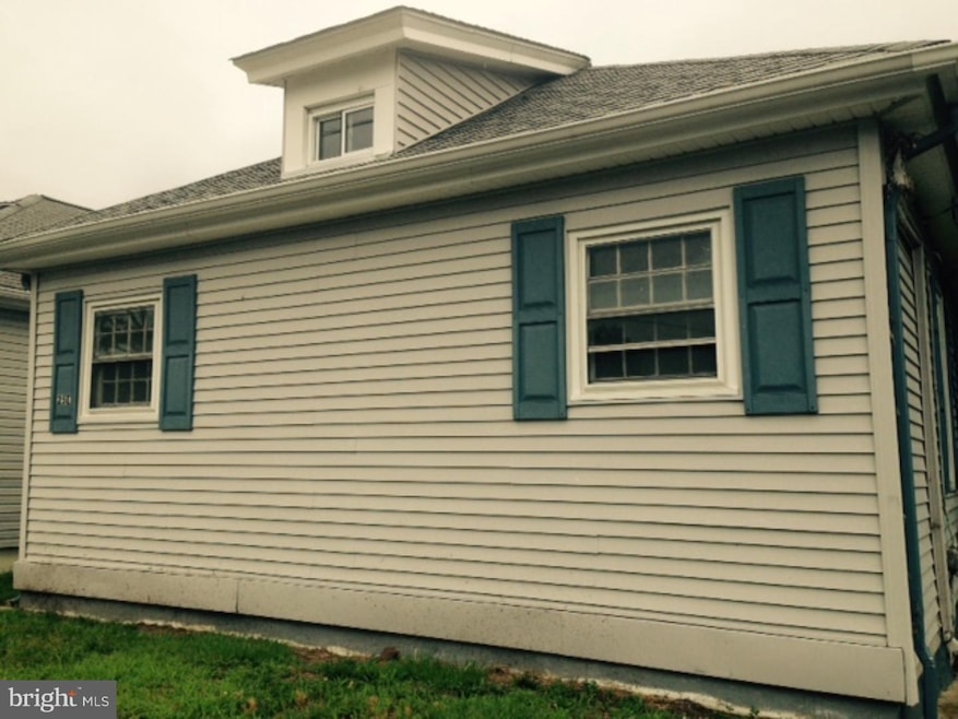 25 E New St, Paulsboro, NJ 08066 - photo 1