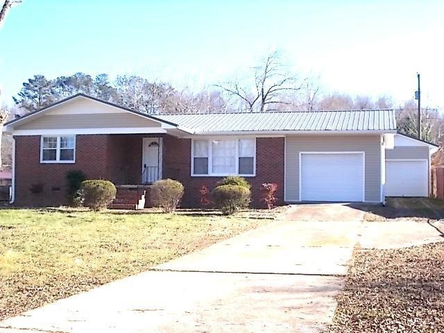 2108 E Willow St, Scottsboro, AL 35768 - photo 1