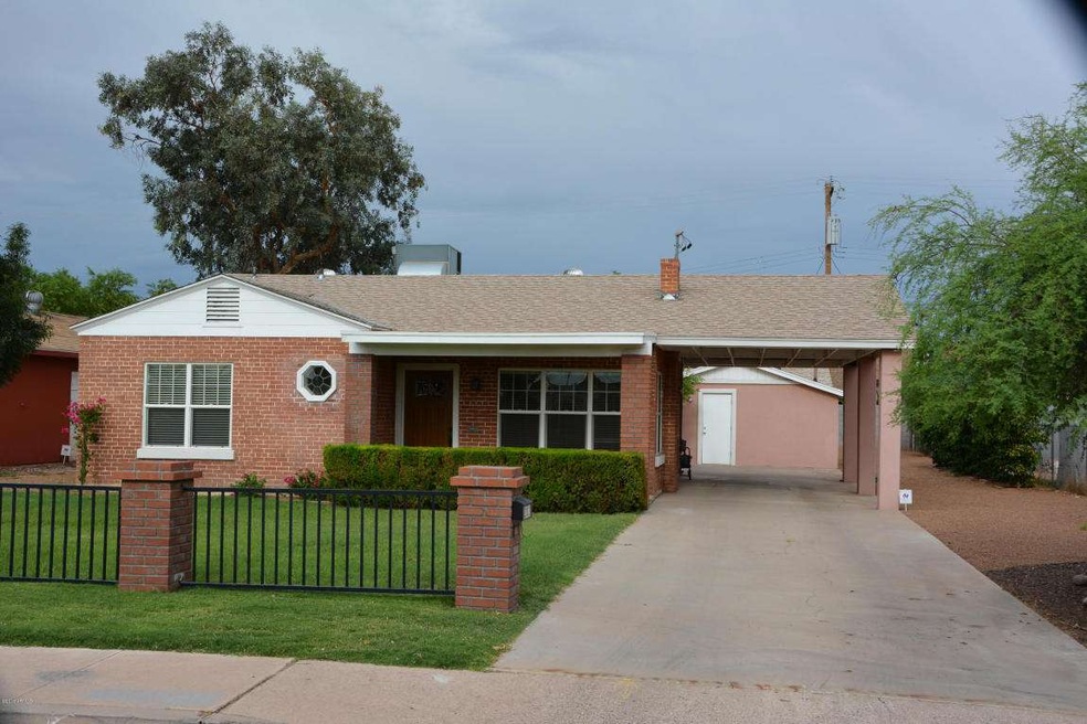 Remodeled Historic Hm  with Guest House
