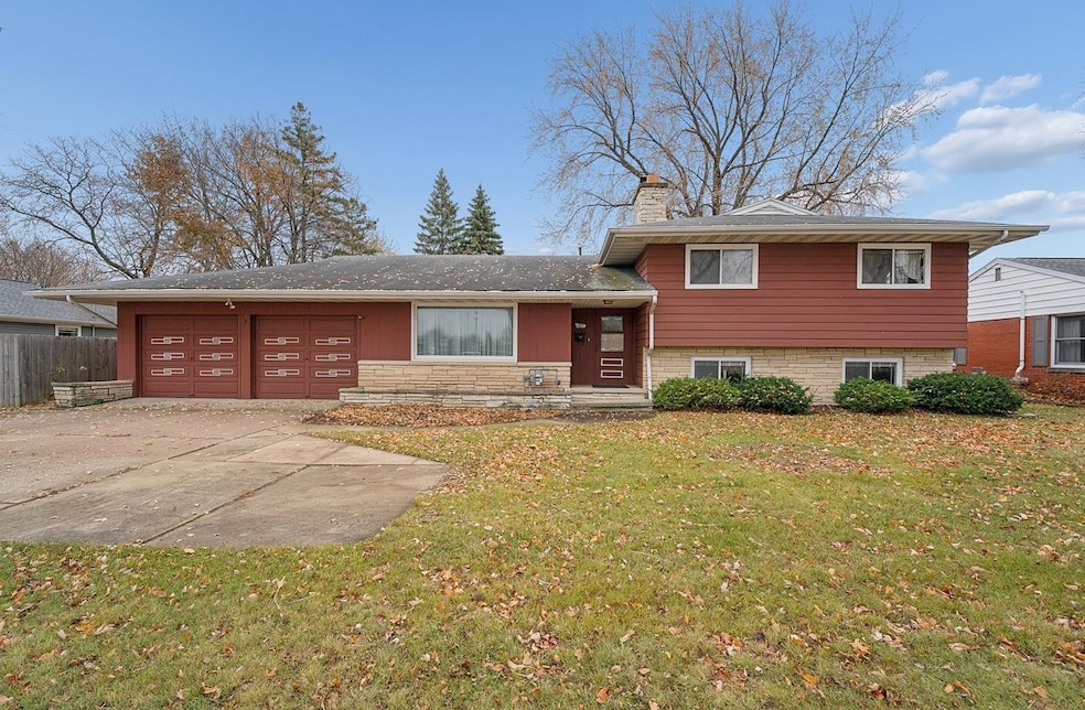 1211 W Kimberly Ave, Kimberly, WI 54136 - photo 1