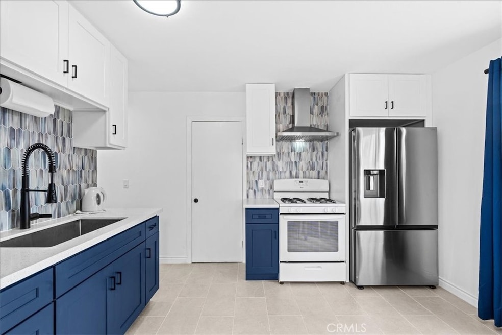 1099 Bonita St unit 2, Tustin, CA 92780 - photo 1