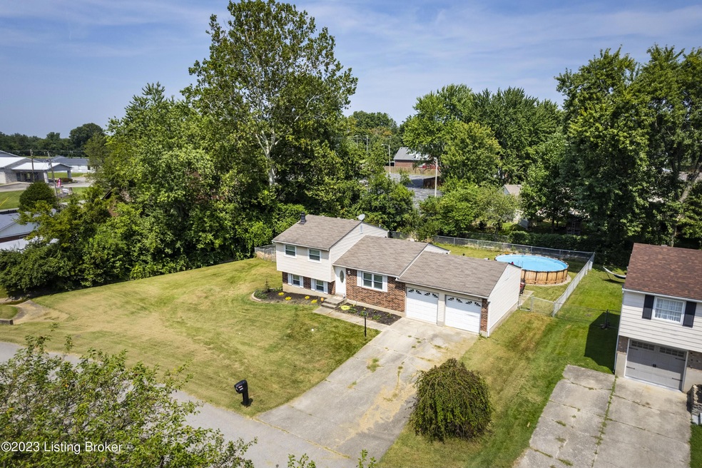 7205 Applegate Ln, Louisville, KY 40228 - photo 1