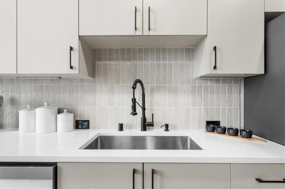 250 Pharr Rd NE unit 704, Atlanta, GA 30305 - photo 1