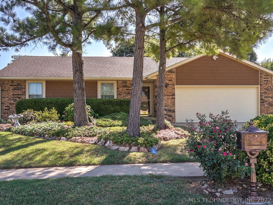 2907 S Narcissus Place, Broken Arrow, OK 74012 - photo 1