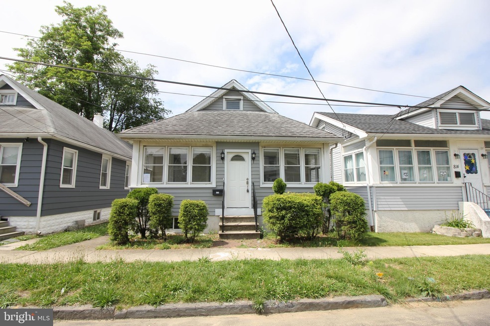 816 Bergen St, Gloucester City, NJ 08030 - photo 1
