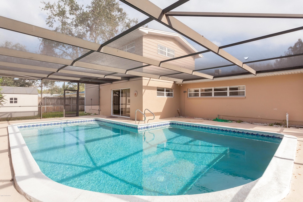 Screened in Pool
