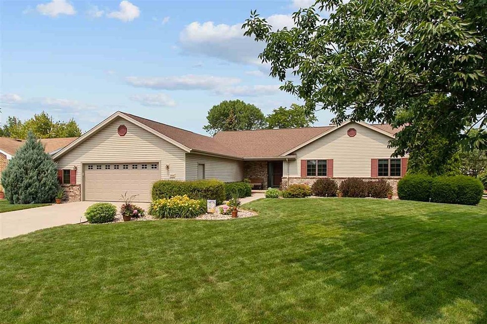 2904 W Seneca Dr, Appleton, WI 54914 - photo 1