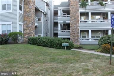13085 Autumn Woods Way unit 102, Fairfax, VA 22033 - photo 1