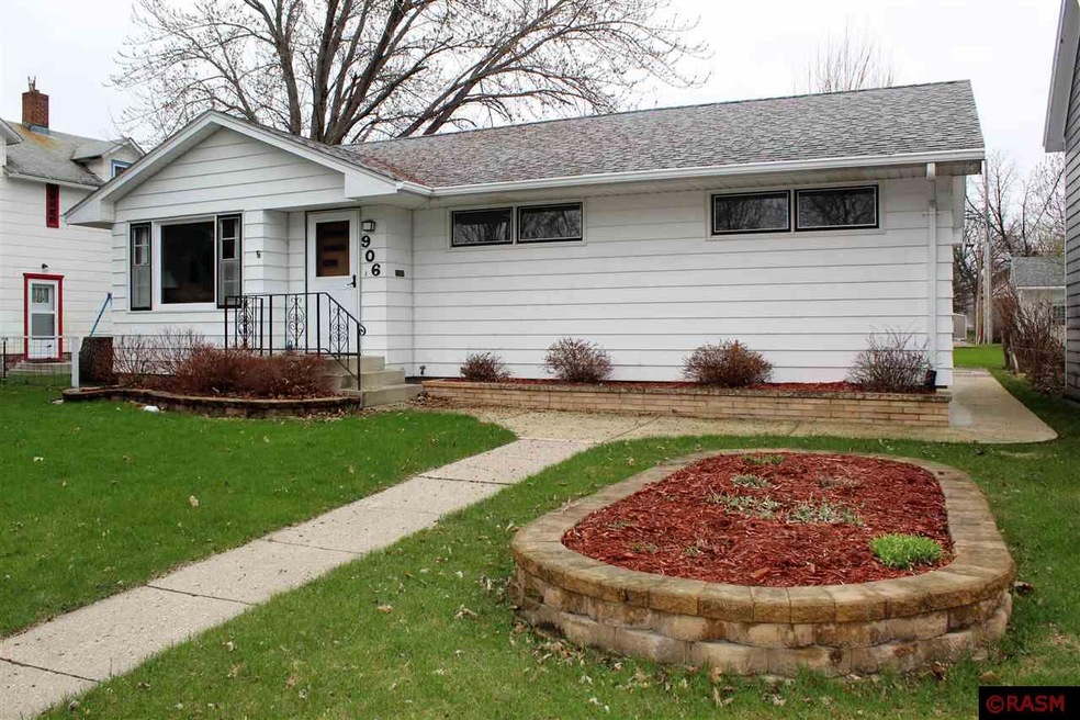 906 N Jefferson St, New Ulm, MN 56073 - photo 1