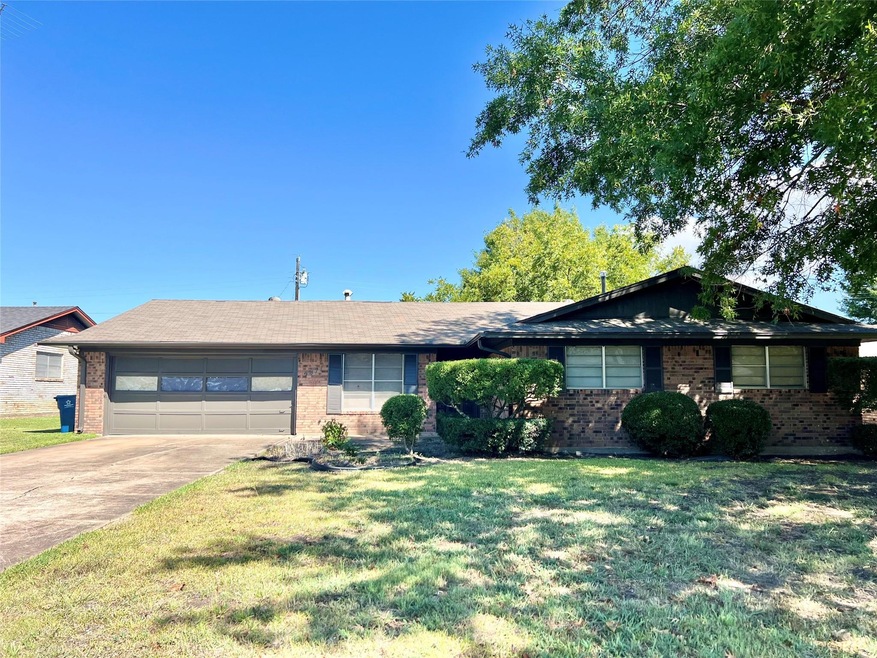 2411 Cindy Ln, Denison, TX 75020 - photo 1