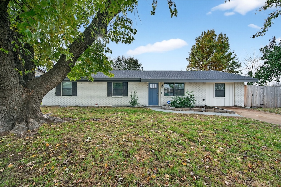 604 E Summit St, Sherman, TX 75090 - photo 1