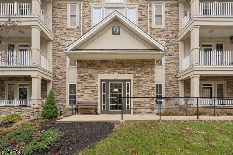 911 Holly Ln unit 11, Cedar Grove, NJ 07009 - photo 1