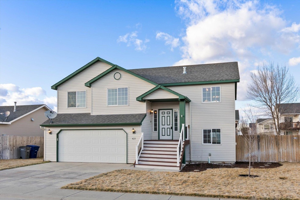 423 E Tara Lee Ave, Medical Lake, WA 99022 - photo 1