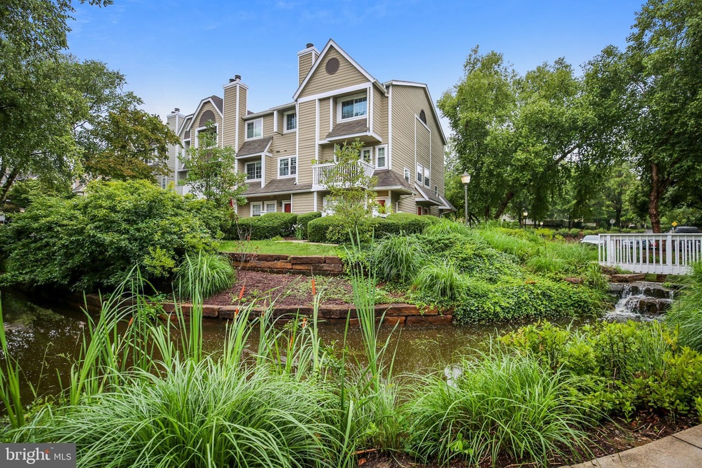 5812 Inman Park Cir unit 200, Rockville, MD 20852 - photo 1