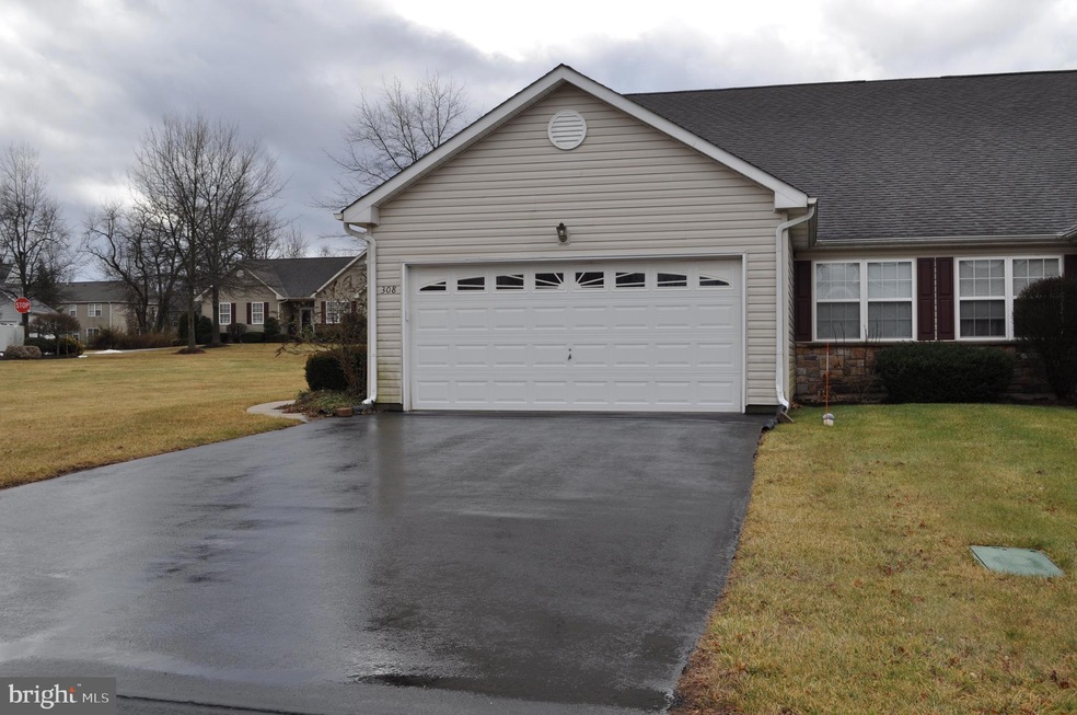 308 Jefferson Ct, Royersford, PA 19468 - photo 1