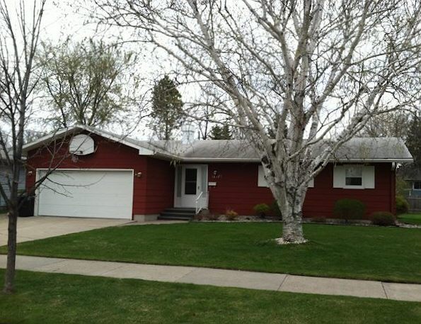 1819 S 19th St, Grand Forks, ND 58201 - photo 1