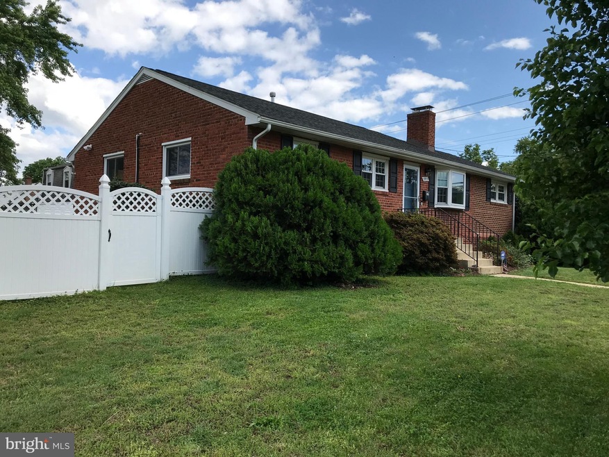 3913 Whispering Ln, Falls Church, VA 22041 - photo 1