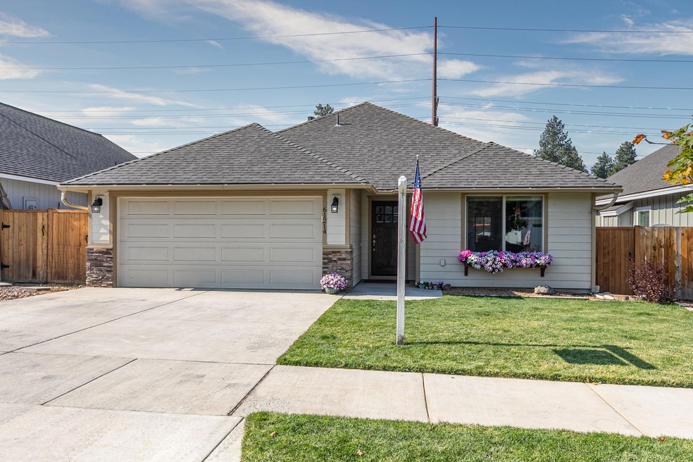 61214 Geary Dr, Bend, OR 97702 - photo 1