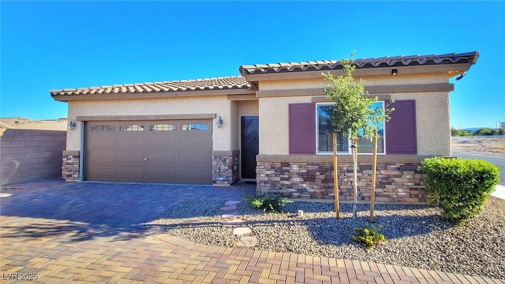 5652 Redwood St, Las Vegas, NV 89118 - photo 1