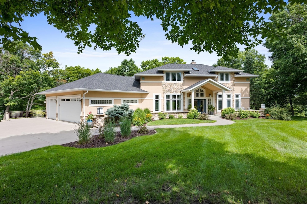 For Sale $899,900 • Co-Listing Agent