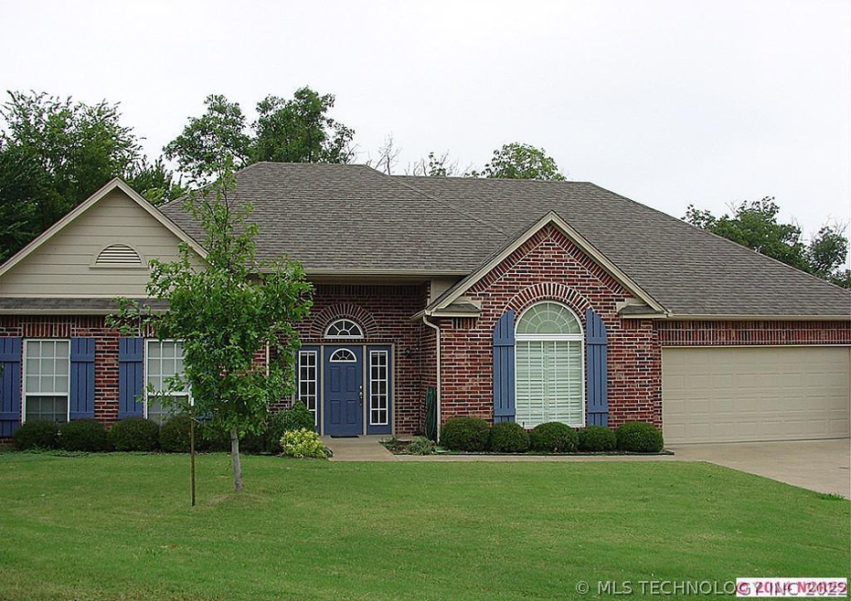 Great home on culdesac lot in wonderful Jenks neig