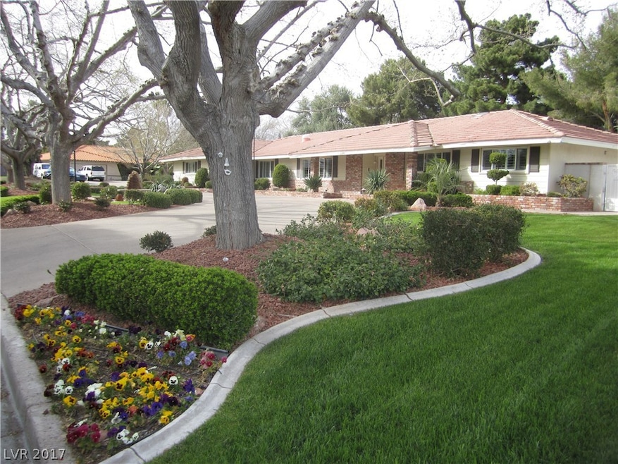 3644 Meadowcrest Dr, Las Vegas, NV 89121 - photo 1