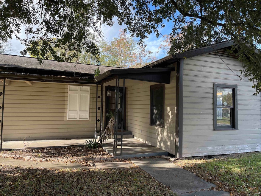 812 S Texas Ave, Orange, TX 77630 - photo 1