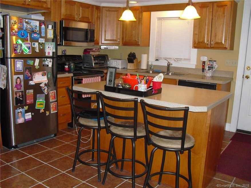 115 Pullen Ave, Oakville, CT 06779 - photo 1