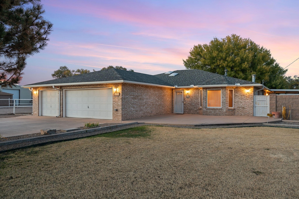 2233 Julie Ave SW, Albuquerque, NM 87105 - photo 1