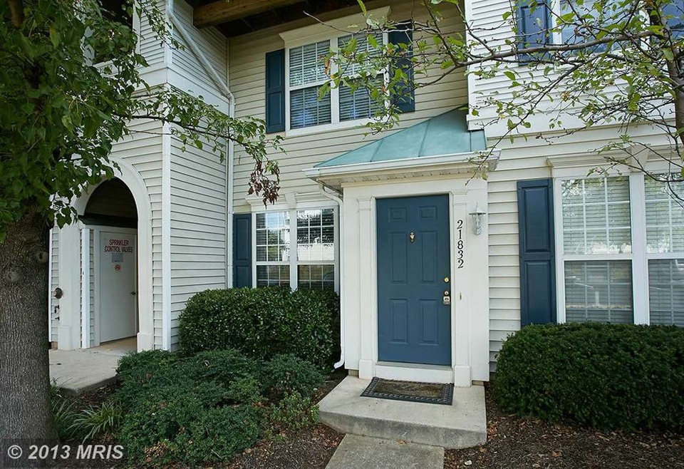 21832 Elkins Terrace unit 21832, Sterling, VA 20166 - photo 1