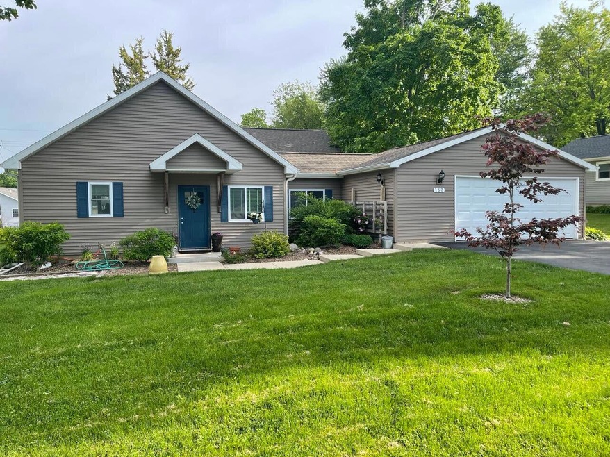 163 Fontana Ave, Fontana, WI 53125 - photo 1