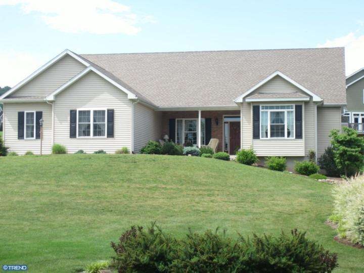 4 Osprey Cir, New Ringgold, PA 17960 - photo 1