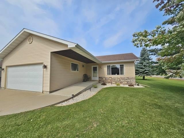 802 W Roberts St, Spencer, WI 54479 - photo 1