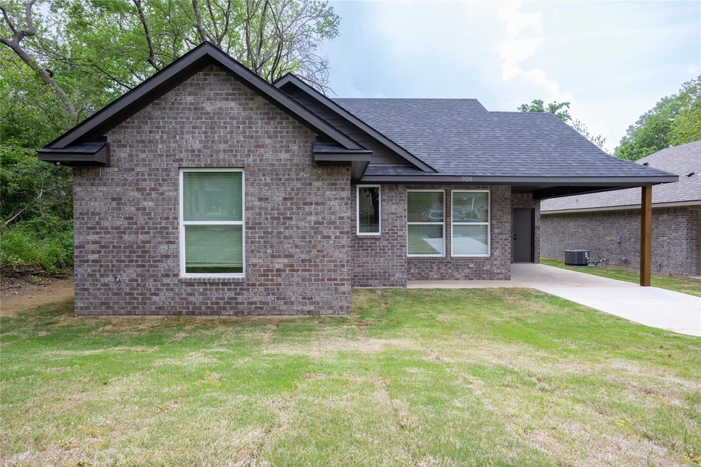 920 W Day St, Denison, TX 75020 - photo 1