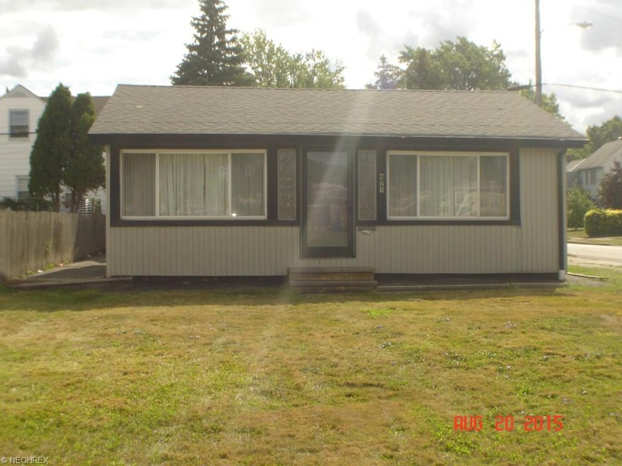 Welcome to 471 East 260th St.  This 2 bedroom, one