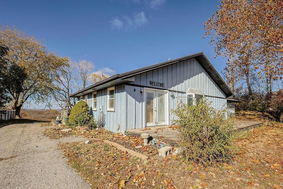 9506 SW Punzo Rd, Saint Joseph, MO 64504 - photo 1