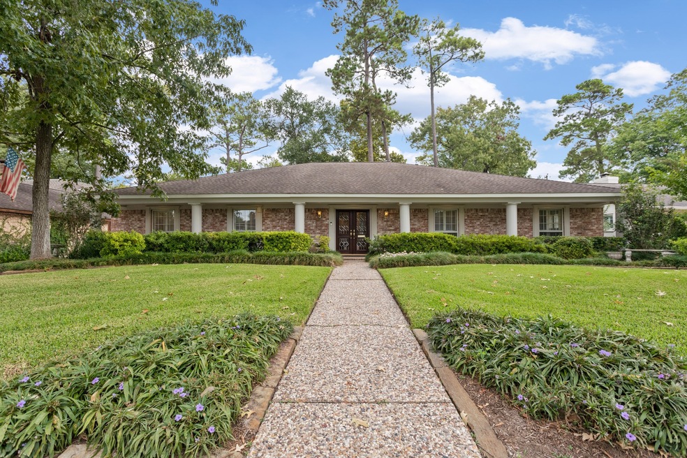 10314 Shady River Dr, Houston, TX 77042 - photo 1