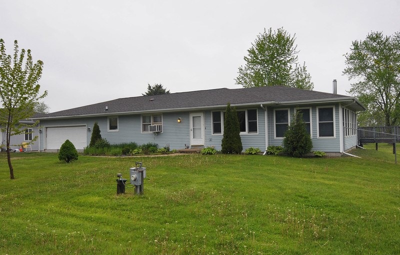 364 Pagelow Rd, Brooklyn, WI 53521 - photo 1