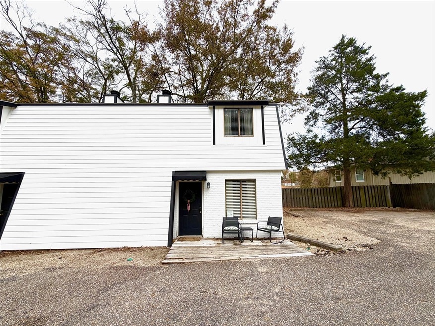 315 E Glenn Ave unit B, Auburn, AL 36830 - photo 1