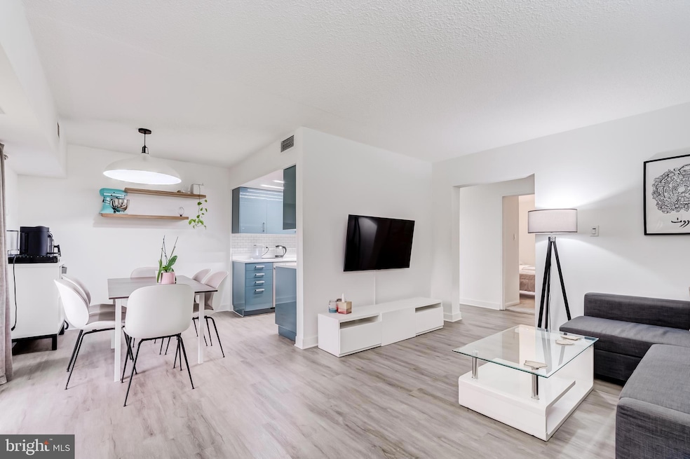 11643 Stoneview Square unit 86/11C, Reston, VA 20191 - photo 1