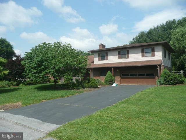 2002 Maplewood Dr, Hagerstown, MD 21740 - photo 1