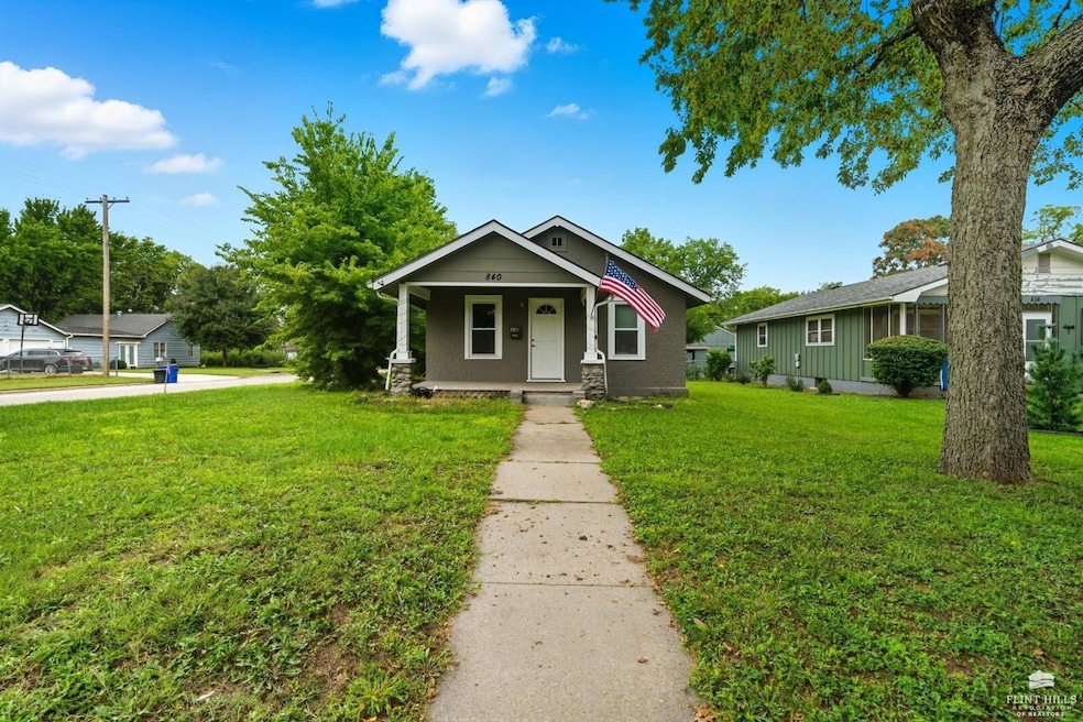 840 W 4th St, Junction City, KS 66441 - photo 1