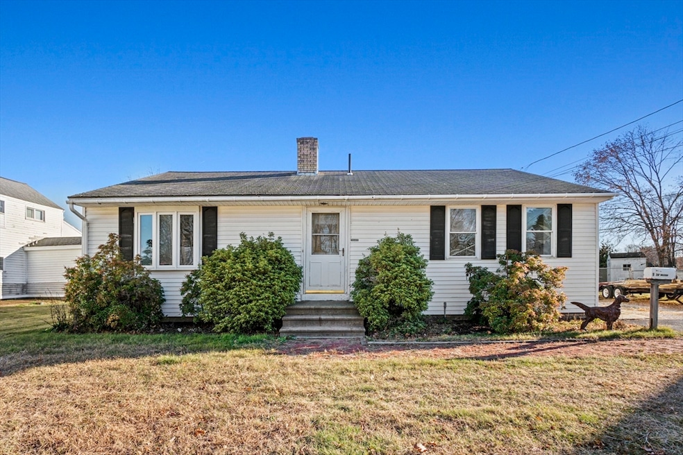 9 Charlton St, Oxford, MA 01540 - photo 1