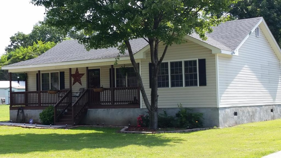 1018 Oakley Ave, Roanoke Rapids, NC 27870 - photo 1